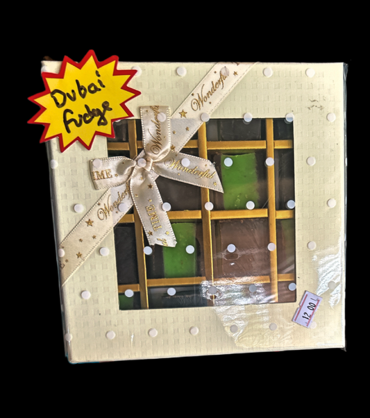 Dubai style/salted caramel cheesecake with biscoffi fudge gift sets